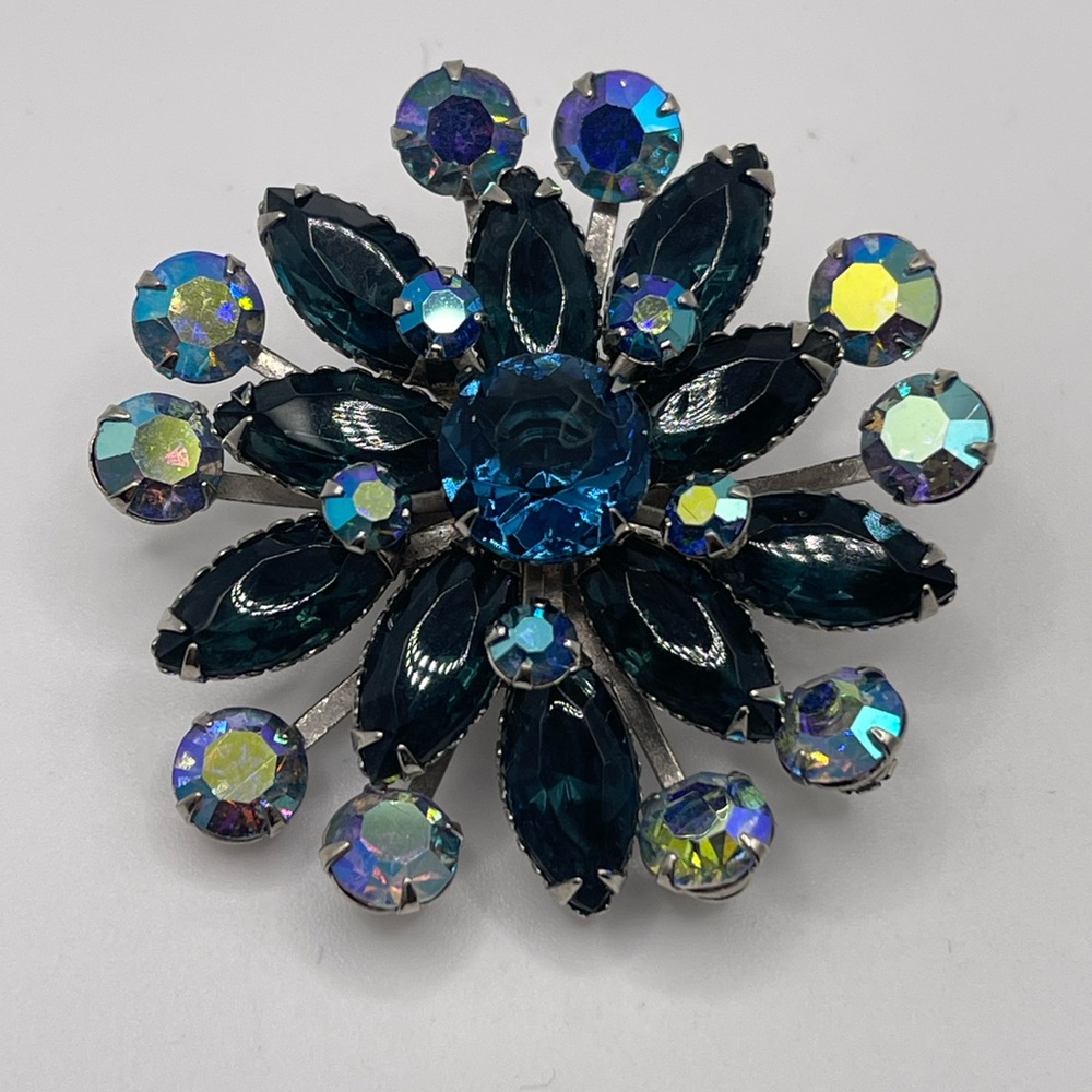 Vtg Unsigned Silver Tone 3D Dk Blue Marquis w Round Blue AB Accents Brooch
